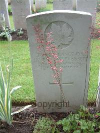 Etaples Military Cemetery - Bissett, James Stanley